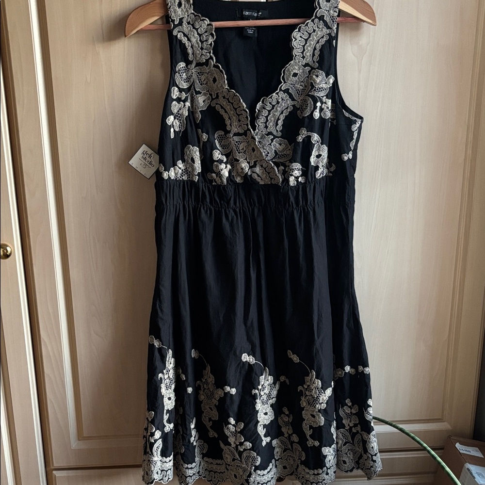 Karen Kane Black Dress with Floral Embroidery EUC size Lg